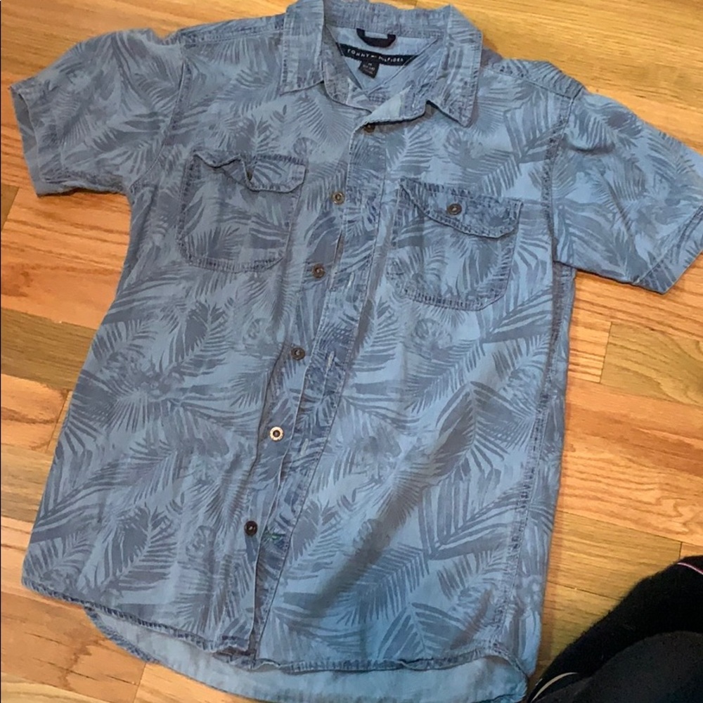 Tommy buttons down tee